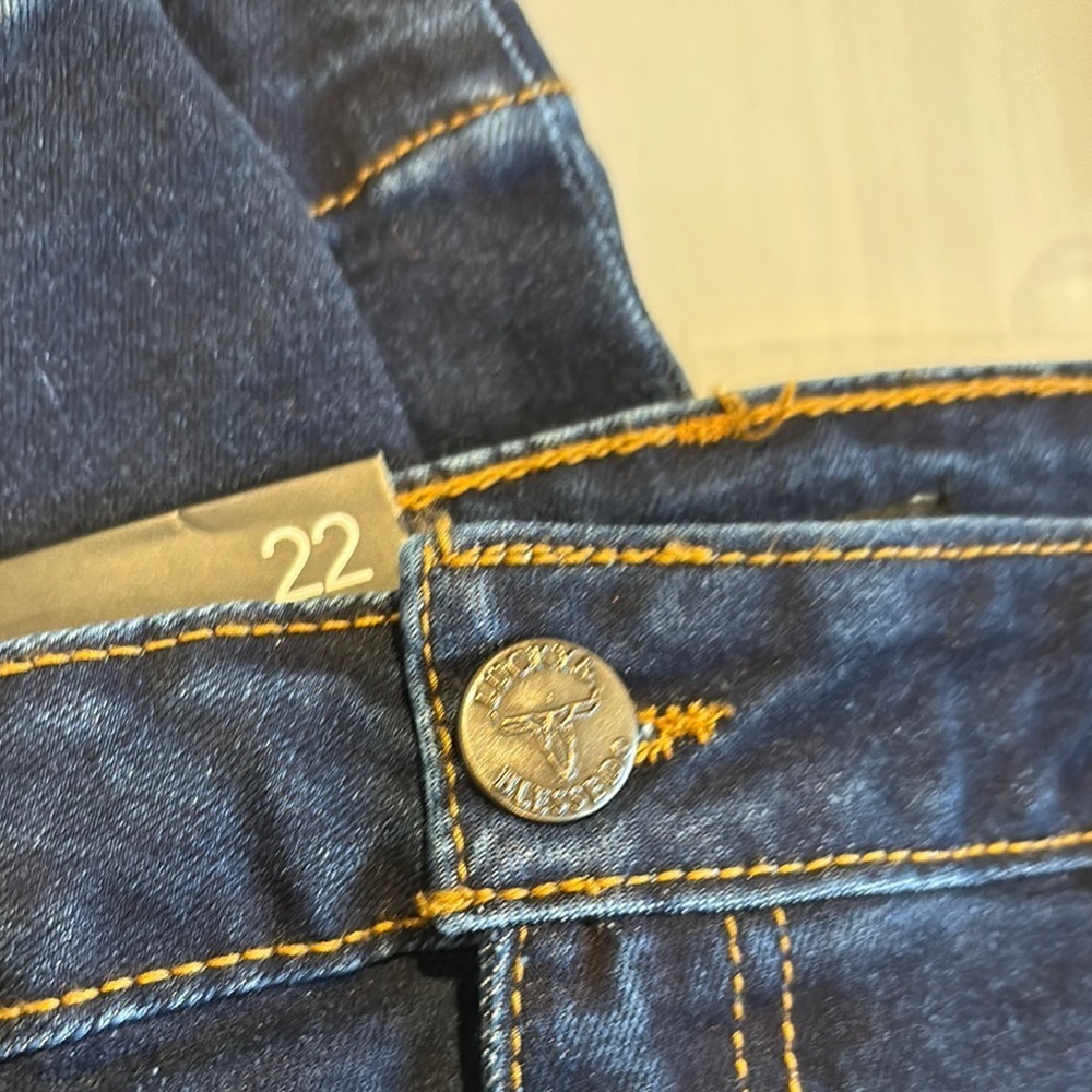 LUCKY &BLESSED - Picture 7 of 7